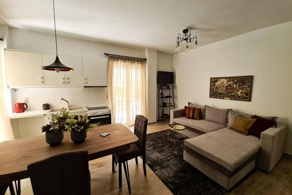 Modern Apt In The Heart Of Glyfada - Literally!! Афины Экстерьер фото