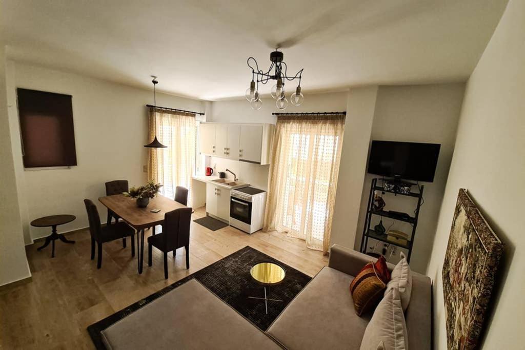 Modern Apt In The Heart Of Glyfada - Literally!! Афины Экстерьер фото