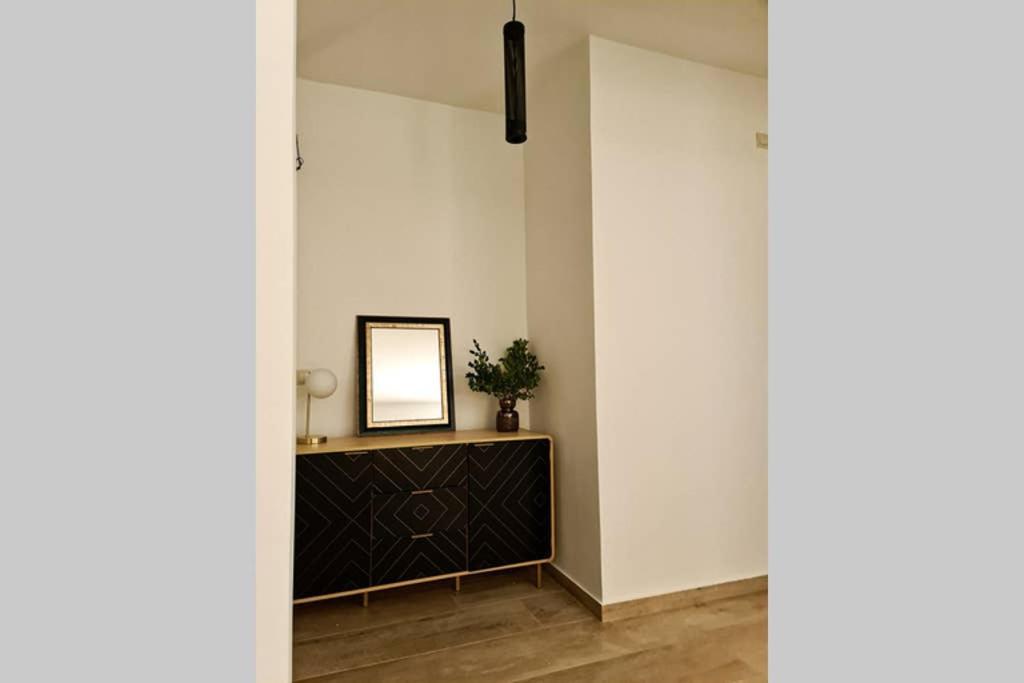 Modern Apt In The Heart Of Glyfada - Literally!! Афины Экстерьер фото